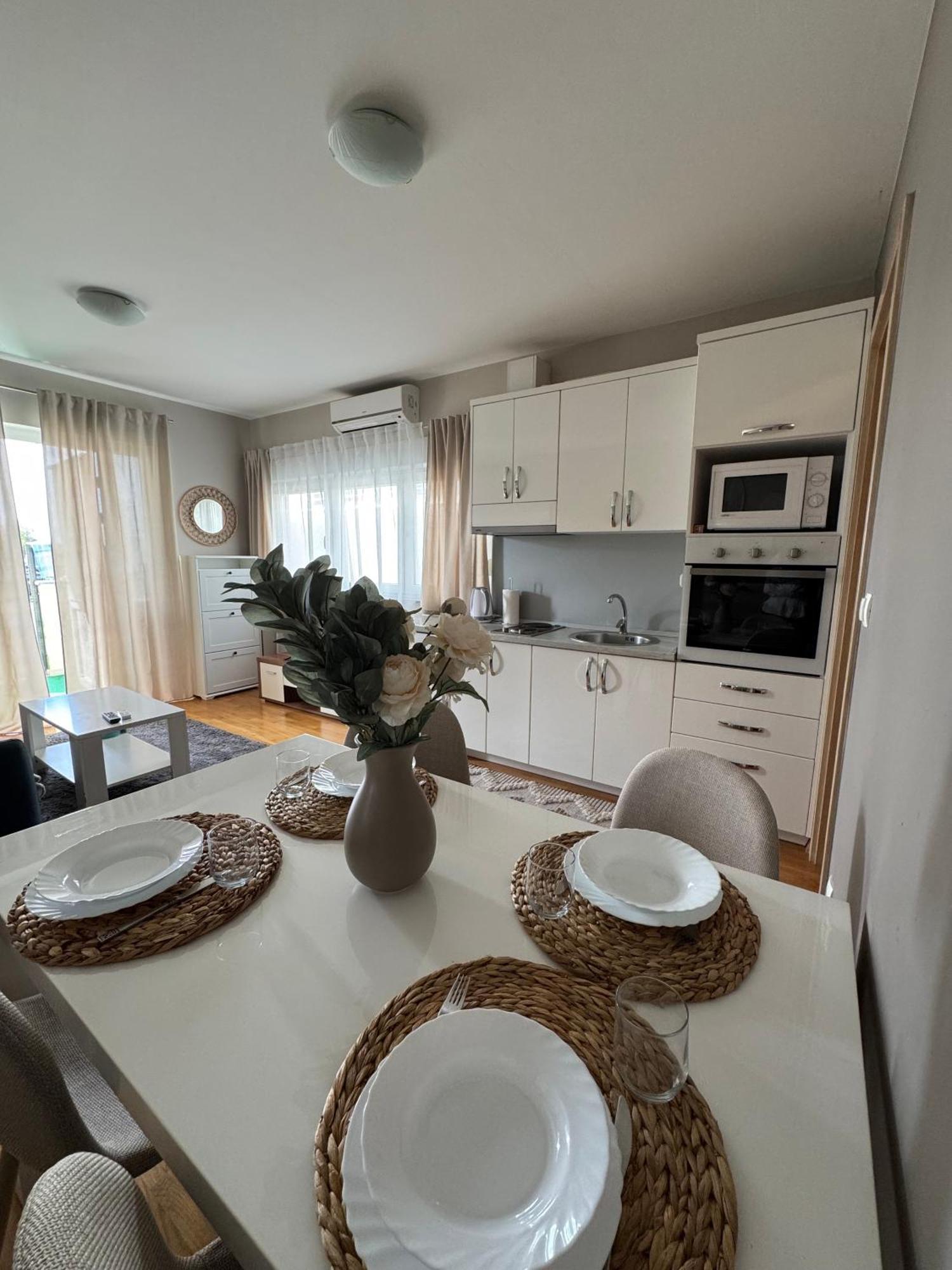 Apartment Tri Sunca Baska Voda Exterior photo